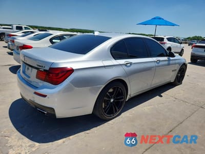 Trzecie zdjęcie samochodu z tyłu: 2013 BMW 750 I VIN:WBAYA8C50DC996858 - miniatura