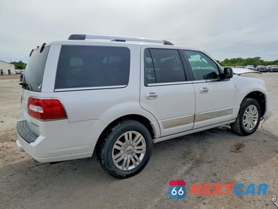 Trzecie zdjęcie samochodu z tyłu: 2011 LINCOLN NAVIGATOR VIN:5LMJJ2J58BEJ01440 - miniatura