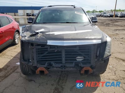 Piąte zdjęcie samochodu w środku: 2018 CADILLAC ESCALADE LUXURY VIN:1GYS4BKJ1JR276208 - miniatura