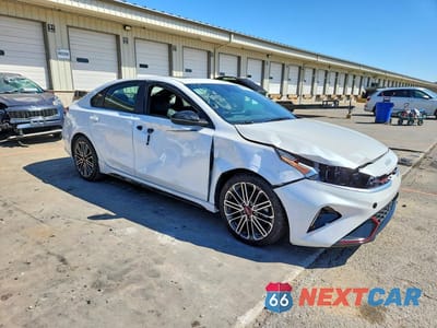Czwarte zdjęcie samochodu z boku: 2023 KIA FORTE GT VIN:3KPF44AC8PE538221 - miniatura