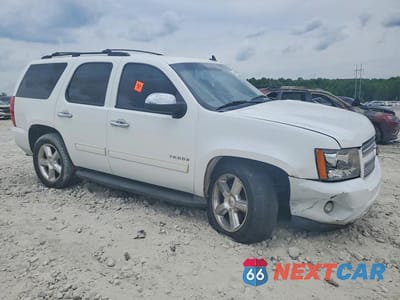 Czwarte zdjęcie samochodu z boku: 2013 CHEVROLET TAHOE C1500 LS VIN:1GNSCAE06DR361403 - miniatura
