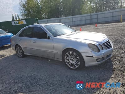 Czwarte zdjęcie samochodu z boku: 2007 MERCEDES-BENZ E 350 VIN:WDBUF56X87B031642 - miniatura