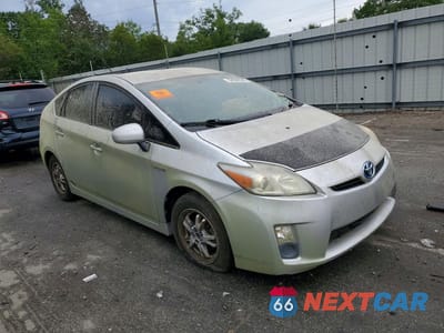 Czwarte zdjęcie samochodu z boku: 2011 TOYOTA PRIUS THREE VIN:JTDKN3DU8B1421454 - miniatura