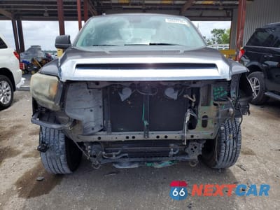 Piąte zdjęcie samochodu w środku: 2018 TOYOTA TUNDRA CREWMAX SR5 VIN:5TFEM5F17JX128672 - miniatura