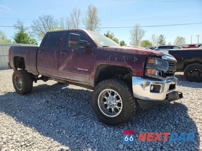 Czwarte zdjęcie samochodu z boku: 2017 CHEVROLET SILVERADO K2500 HEAVY DUTY LT VIN:1GC1KVEG4HF108826 - miniatura