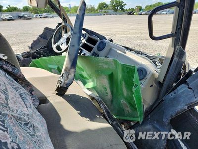 Piąte zdjęcie samochodu w środku: 2022 JOHN DEERE 835R UTILITY VEHICLE VIN:1M0835RACNM051823 - miniatura