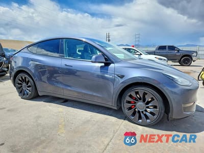 Czwarte zdjęcie samochodu z boku: 2022 TESLA MODEL Y VIN:7SAYGDEF9NF452401 - miniatura