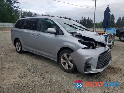 Czwarte zdjęcie samochodu z boku: 2018 TOYOTA SIENNA LE VIN:5TDKZ3DC1JS904751 - miniatura