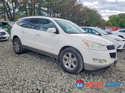 Czwarte zdjęcie samochodu z boku: 2012 CHEVROLET TRAVERSE VIN:1GNKVGED2CJ268665 - miniatura