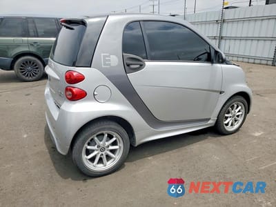 Trzecie zdjęcie samochodu z tyłu: 2014 SMART FORTWO VIN:WMEEJ9AA4EK787658 - miniatura