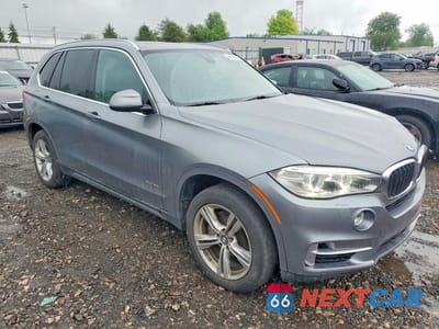 Czwarte zdjęcie samochodu z boku: 2015 BMW X5 XDRIVE50I VIN:5UXKR6C50F0J79205 - miniatura