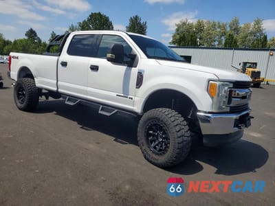 Czwarte zdjęcie samochodu z boku: 2017 FORD F350 SUPER DUTY VIN:1FT8W3BT8HED00474 - miniatura