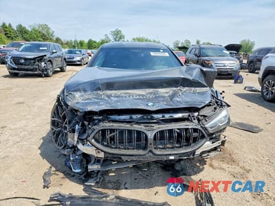Piąte zdjęcie samochodu w środku: 2022 BMW M8 VIN:WBSGV0C01NCH35275 - miniatura