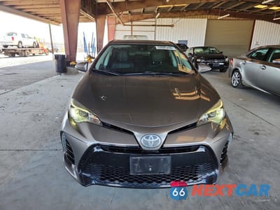 Piąte zdjęcie samochodu w środku: 2017 TOYOTA COROLLA SE VIN:2T1BURHE0HC768662 - miniatura