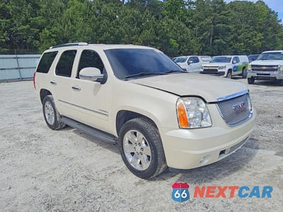 Czwarte zdjęcie samochodu z boku: 2010 GMC YUKON SLT VIN:1GKUCCE04AR288352 - miniatura
