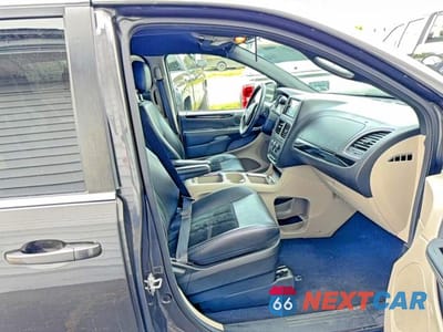 Piąte zdjęcie samochodu w środku: 2017 DODGE GRAND CARAVAN SXT VIN:2C4RDGCGXHR573924 - miniatura