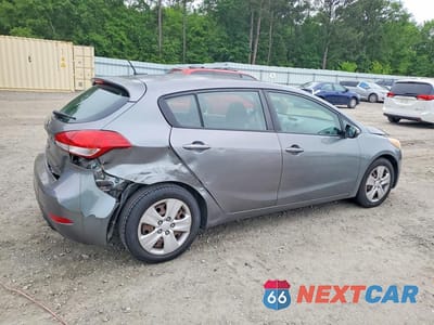 Trzecie zdjęcie samochodu z tyłu: 2016 KIA FORTE LX VIN:KNAFK5A88G5635595 - miniatura