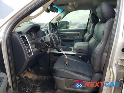 Zdjęcie 7 z 14 samochodu: 2018 RAM 2500 SLT VIN:3C6UR5DJ9JG160504 - miniatura