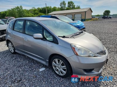 Czwarte zdjęcie samochodu z boku: 2010 HONDA FIT SPORT VIN:JHMGE8H4XAS015535 - miniatura