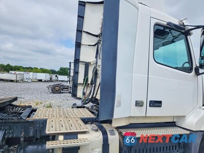 Zdjęcie 6 z 10 samochodu: 2017 VOLVO VNL SEMI TRUCK VIN:4V4N39TG1HN987950 - miniatura