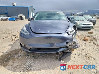 Piąte zdjęcie samochodu w środku: 2021 TESLA MODEL Y VIN:5YJYGDEE8MF240401 - miniatura