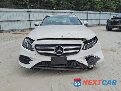 Piąte zdjęcie samochodu w środku: 2020 MERCEDES-BENZ E 350 4MATIC VIN:WDDZF8EBXLA756454 - miniatura