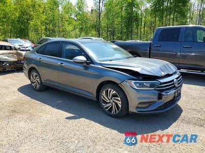 Czwarte zdjęcie samochodu z boku: 2021 VOLKSWAGEN JETTA SEL PREMIUM VIN:3VWG57BU5MM033827 - miniatura