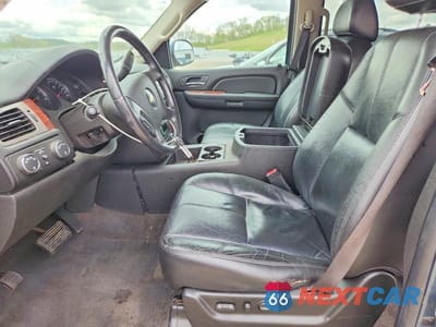 Zdjęcie 7 z 13 samochodu: 2009 CHEVROLET SUBURBAN K1500 LT VIN:1GNFK26359R246348 - miniatura