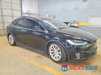 Czwarte zdjęcie samochodu z boku: 2016 TESLA MODEL X P90D VIN:5YJXCAE4XGFS00192 - miniatura