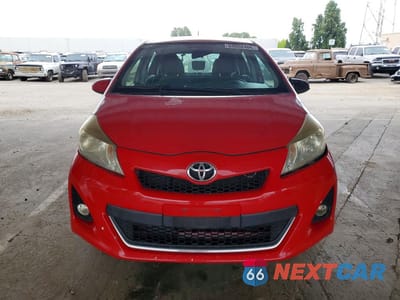 Piąte zdjęcie samochodu w środku: 2012 TOYOTA YARIS 5-DOOR SE VIN:JTDKTUD35CD531669 - miniatura