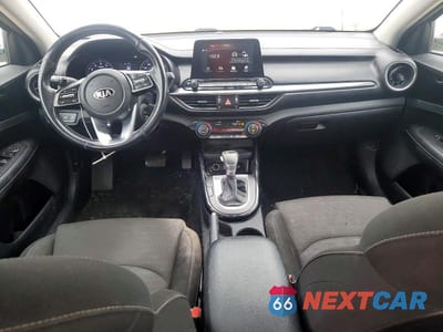 Zdjęcie 8 z 12 samochodu: 2019 KIA FORTE S VIN:3KPF34AD9KE107021 - miniatura