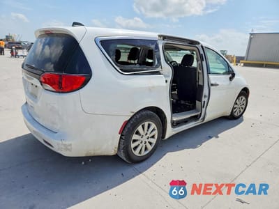 Trzecie zdjęcie samochodu z tyłu: 2020 CHRYSLER VOYAGER L VIN:2C4RC1AG1LR126085 - miniatura