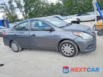 Czwarte zdjęcie samochodu z boku: 2018 NISSAN VERSA S PLUS VIN:3N1CN7AP4JL812444 - miniatura