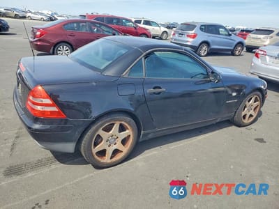 Trzecie zdjęcie samochodu z tyłu: 2000 MERCEDES-BENZ SLK 230 KOMPRESSOR VIN:WDBKK47F8YF168870 - miniatura