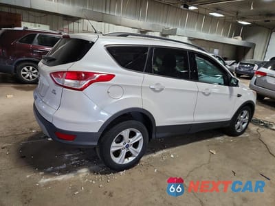 Trzecie zdjęcie samochodu z tyłu: 2016 FORD ESCAPE SE VIN:1FMCU9GX7GUA65452 - miniatura