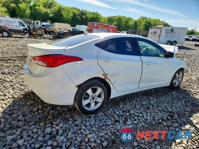 Trzecie zdjęcie samochodu z tyłu: 2011 HYUNDAI ELANTRA GLS VIN:5NPDH4AE7BH035586 - miniatura