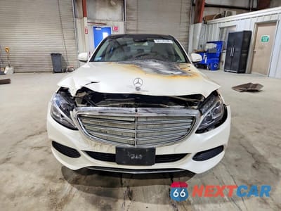 Piąte zdjęcie samochodu w środku: 2015 MERCEDES-BENZ C 300 4MATIC VIN:55SWF4KB4FU073024 - miniatura