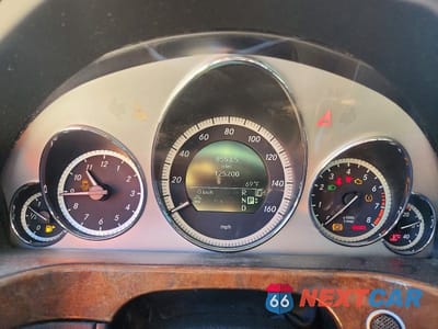Zdjęcie 9 z 12 samochodu: 2011 MERCEDES-BENZ E 550 4MATIC VIN:WDDHF9AB6BA424596 - miniatura