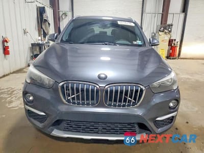 Piąte zdjęcie samochodu w środku: 2018 BMW X1 XDRIVE28I VIN:WBXHT3C32J5K30941 - miniatura