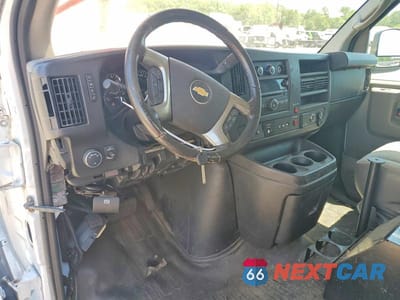 Zdjęcie 8 z 13 samochodu: 2015 CHEVROLET EXPRESS G2500 VIN:1GCWGFCF9F1169140 - miniatura