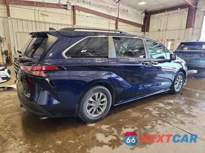 Trzecie zdjęcie samochodu z tyłu: 2021 TOYOTA SIENNA XLE VIN:5TDYSKFC5MS015011 - miniatura