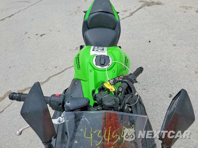 Piąte zdjęcie samochodu w środku: 2022 KAWASAKI EX650 N VIN:ML5EXEN12NDA75280 - miniatura