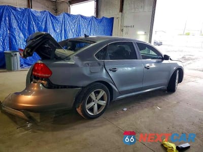 Trzecie zdjęcie samochodu z tyłu: 2013 VOLKSWAGEN PASSAT SE VIN:1VWBP7A30DC114166 - miniatura