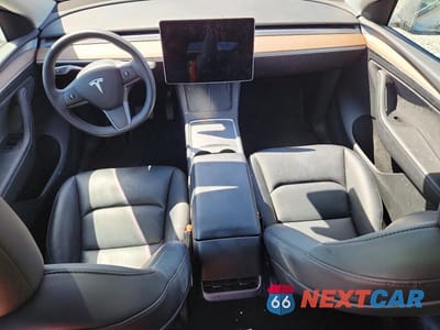 Zdjęcie 8 z 14 samochodu: 2025 TESLA MODEL Y VIN:7SAYGDEE7SF265547 - miniatura