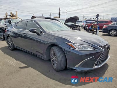 Czwarte zdjęcie samochodu z boku: 2023 LEXUS ES 300H BASE VIN:58ADA1C18PU035661 - miniatura