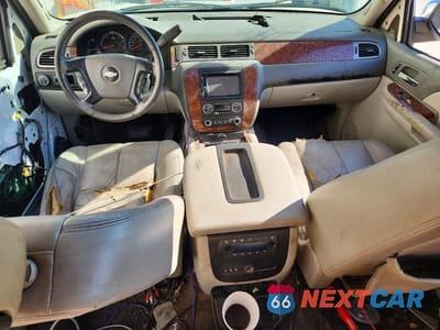 Zdjęcie 8 z 13 samochodu: 2008 CHEVROLET SUBURBAN C1500 LS VIN:1GNFC16068R213564 - miniatura