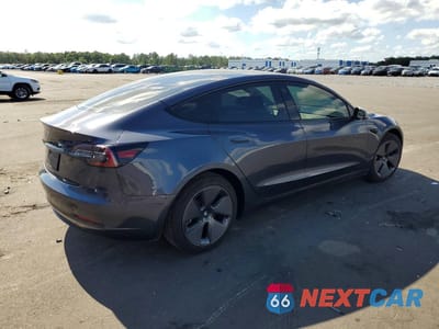 Trzecie zdjęcie samochodu z tyłu: 2021 TESLA MODEL 3 VIN:5YJ3E1EA4MF085129 - miniatura