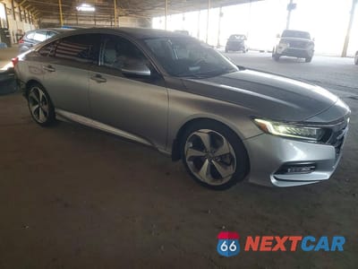 Czwarte zdjęcie samochodu z boku: 2018 HONDA ACCORD TOURING VIN:1HGCV1F90JA069441 - miniatura