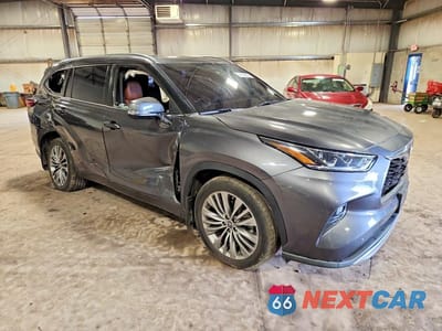 Czwarte zdjęcie samochodu z boku: 2021 TOYOTA HIGHLANDER PLATINUM VIN:5TDFZRBH8MS130201 - miniatura