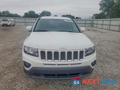 Piąte zdjęcie samochodu w środku: 2014 JEEP COMPASS LATITUDE VIN:1C4NJDEB6ED817171 - miniatura